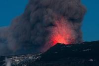 320px-Eyjafjallajökull_major_eruption_20100510.jpg