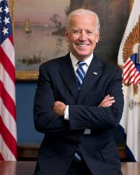 800px-joe_biden_official_portrait_2013.jpg