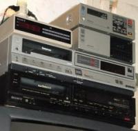 Three_betamax_vcrs.jpg