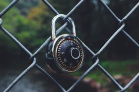 padlock-fence-s.jpg